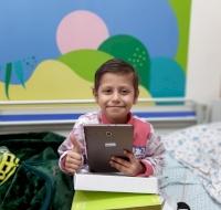 8-year-old Mais gets an iPad through "Make a Wish" Project