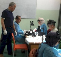 French Team Trains Doctors in Gaza in Microsurgery