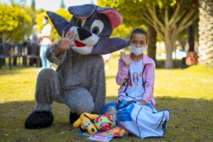 Gaza Children Get Toys