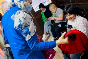 Volunteers Deliver School Bags To Huda Al Masri Pediatric Cancer Department
