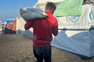 Families Receiving Flour Distribution in Gaza