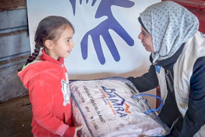Girl with Cancer Receives Winter Blanket While Living in a Tent
