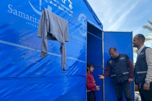 PCRF Team Distributes Disassemblable Tents to Gaza Families