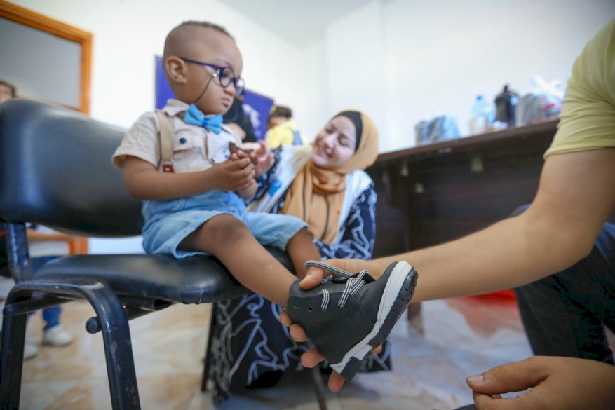 PCRF Central Gaza Team Distributes Medical Shoes to Children