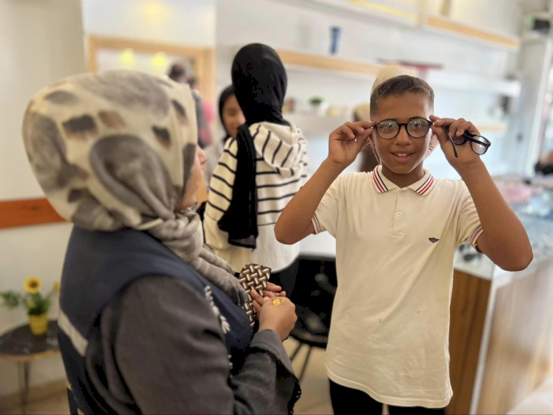 Eyeglasses for Displaced Children