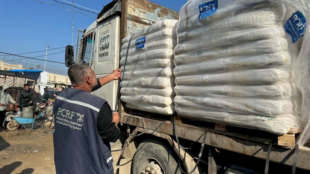 PCRF Distributes Flour to Displaced Families in Central and South Gaza